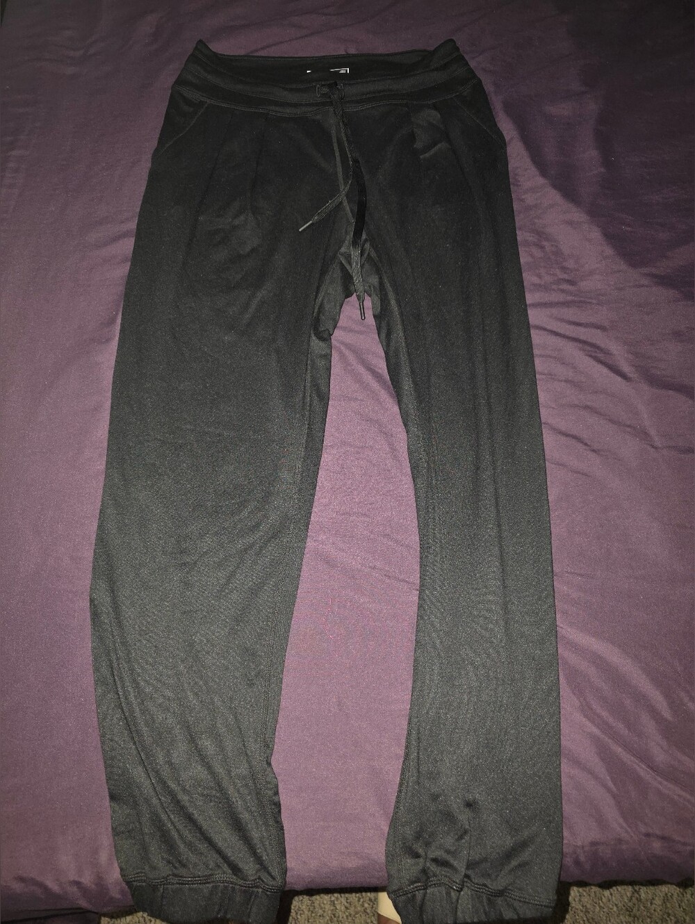 Lole Women's Black Drawstring Jogger Pants (Small) can wear up to Medium size